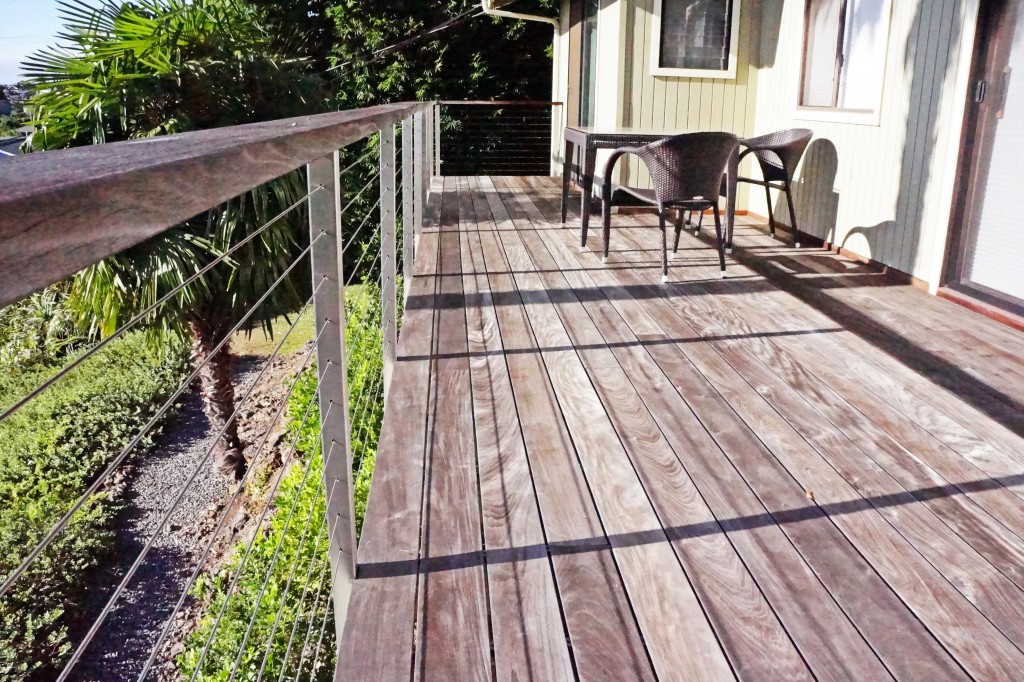 Maui deck cleaning